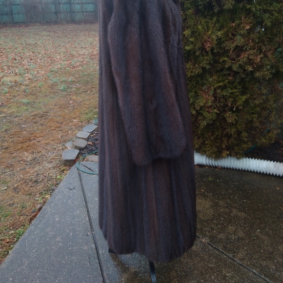 Luxurious Dark Brown Mink Coat. No size tag. Fits M/L - Picture 5 of 7